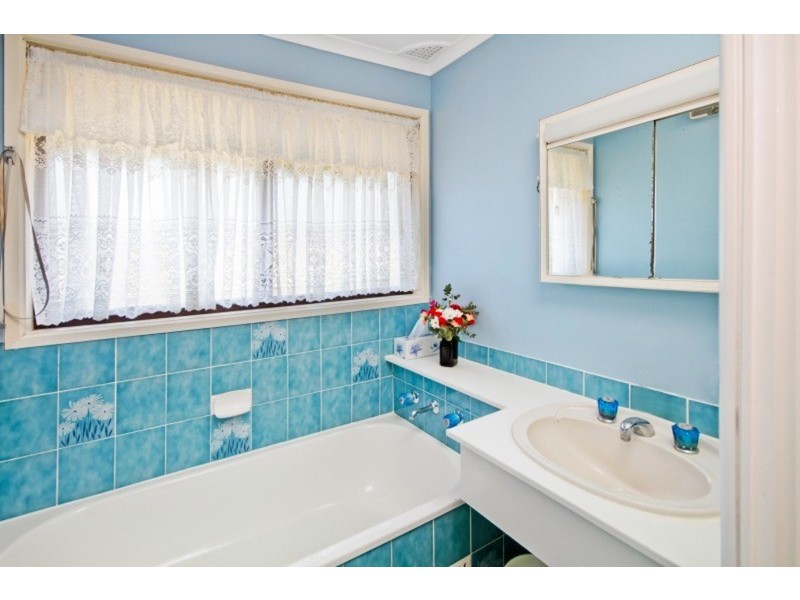 2 Newhaven  Place, Bateau Bay NSW 2261