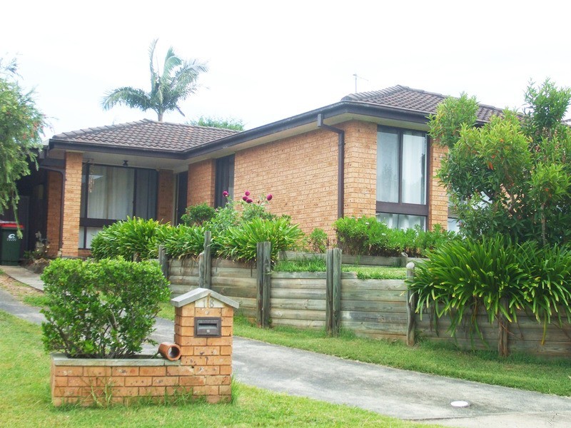 18 Namoi Close, Bateau Bay NSW 2261