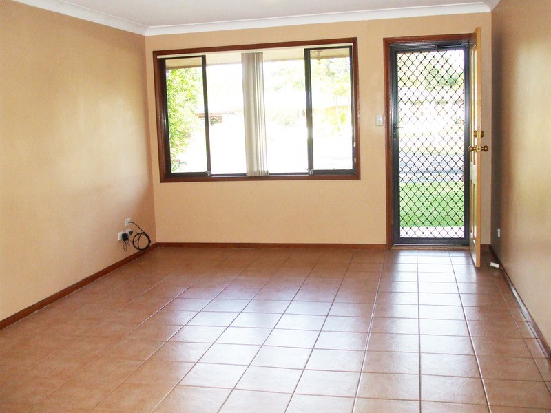 27 Blenheim Avenue, Berkeley Vale NSW 2261