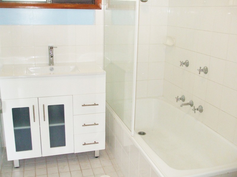 27 Blenheim Avenue, Berkeley Vale NSW 2261