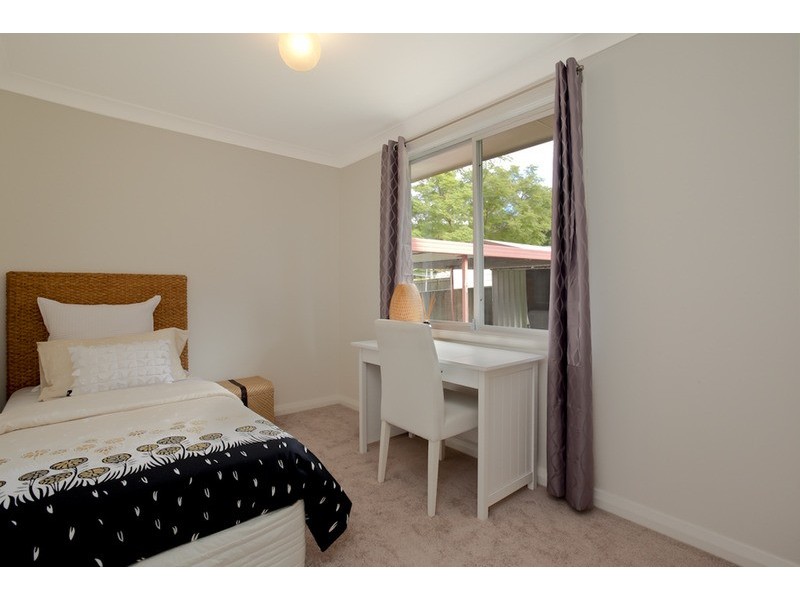 82 Henry Parkes Drive, Berkeley Vale NSW 2261