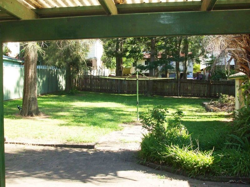 31 Albatross Road, Berkeley Vale NSW 2261