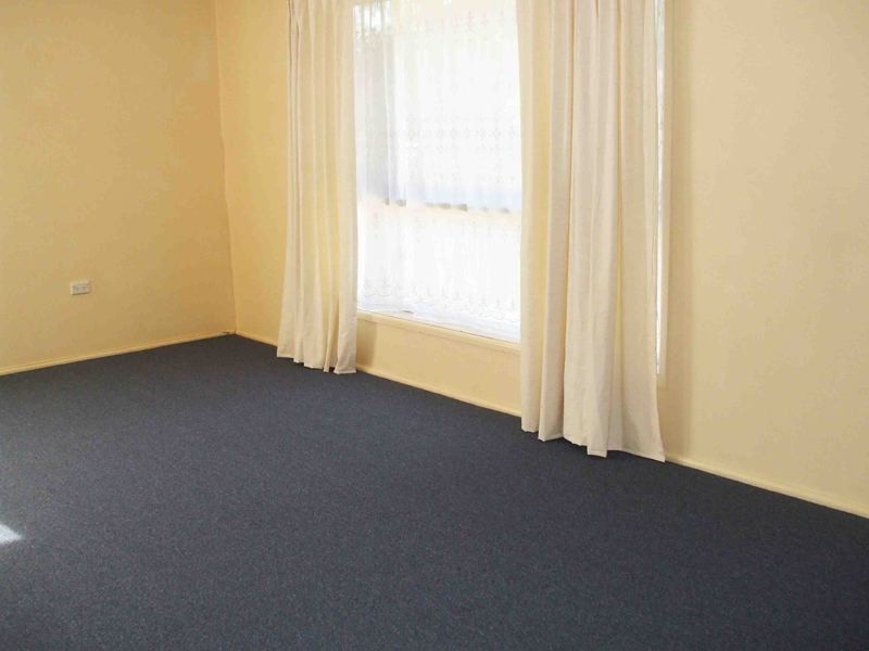 31 Albatross Road, Berkeley Vale NSW 2261