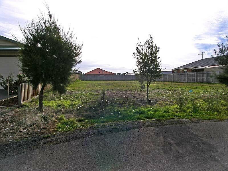 16 Iriswells Close, Tooradin VIC 3980