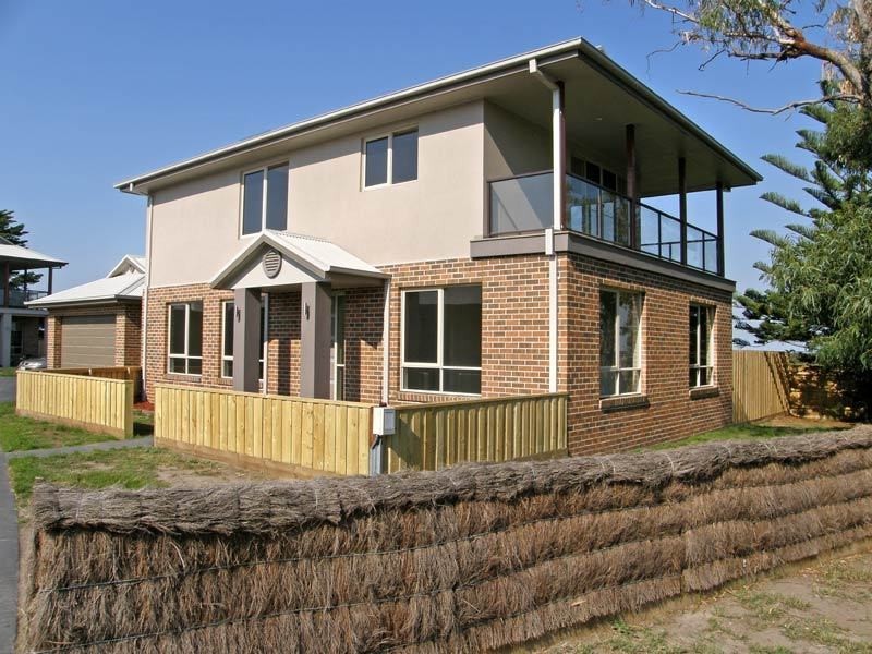 2/30 Lyall Street, Tooradin VIC 3980