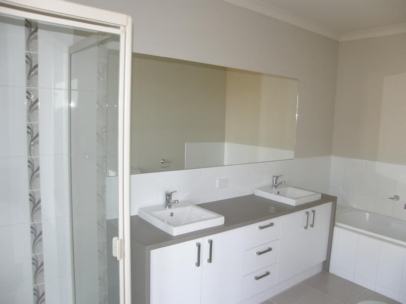 2/30 Lyall Street, Tooradin VIC 3980