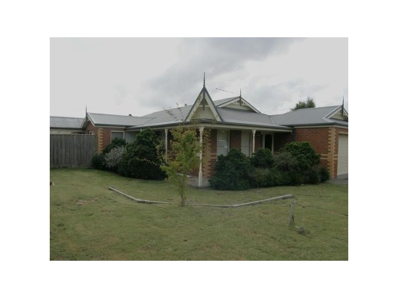11 Gwenton Street, Cranbourne East VIC 3977