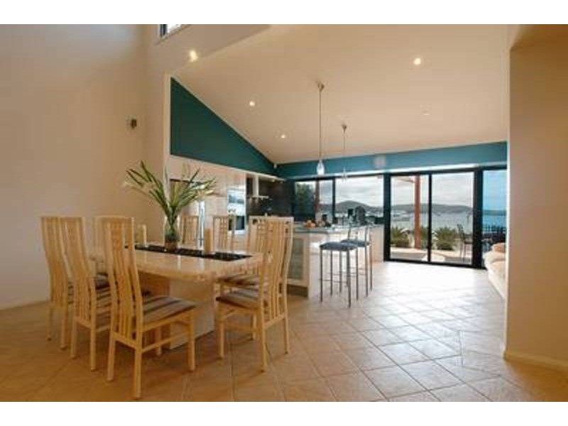 33 Nautilus Crescent, St Huberts Island NSW 2257