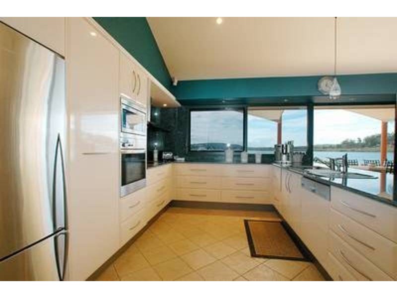 33 Nautilus Crescent, St Huberts Island NSW 2257