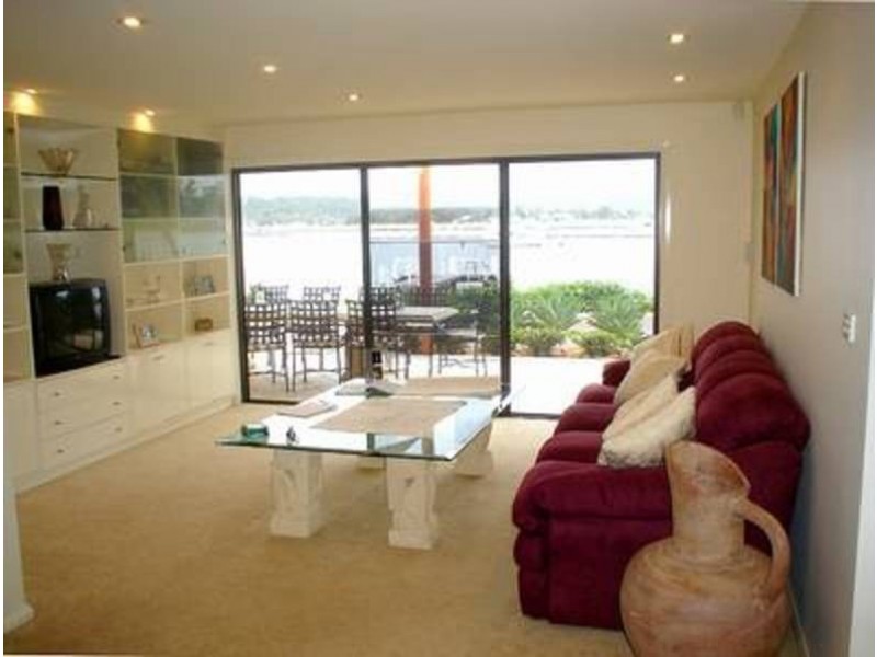 33 Nautilus Crescent, St Huberts Island NSW 2257