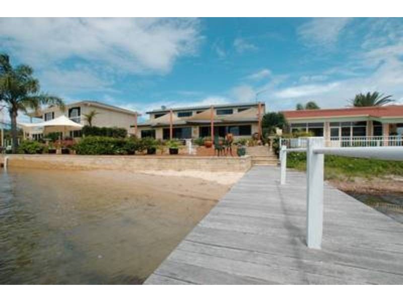 33 Nautilus Crescent, St Huberts Island NSW 2257
