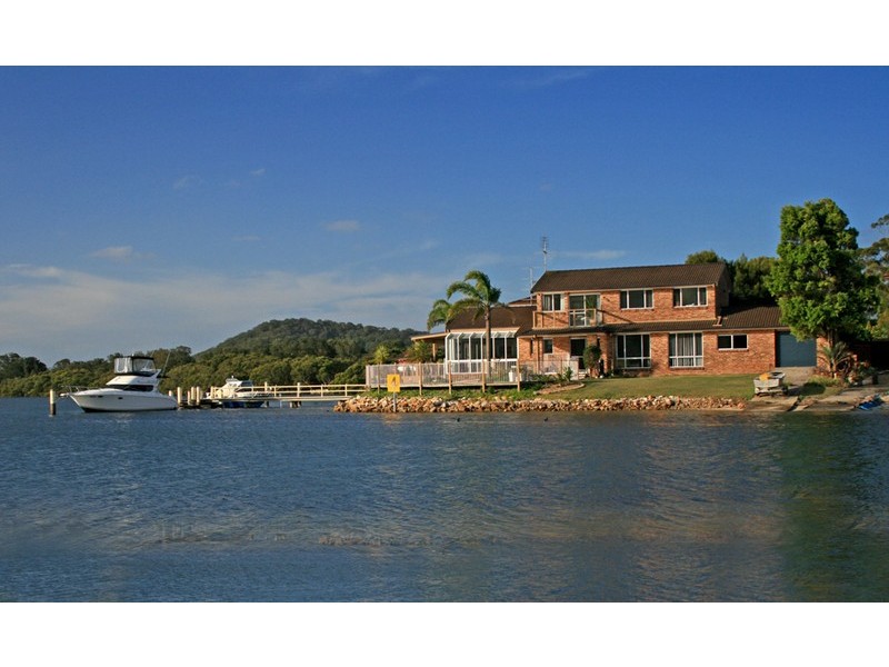 96 Helmsman Boulevard, St Huberts Island NSW 2257