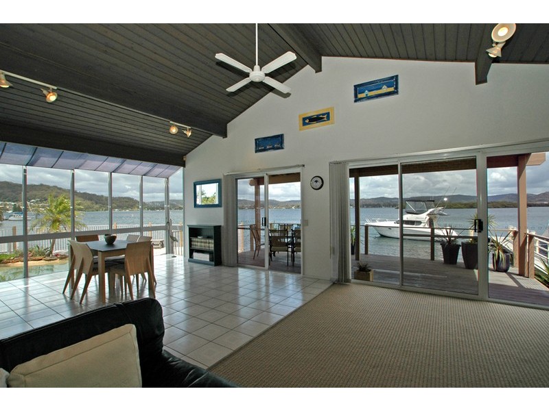 96 Helmsman Boulevard, St Huberts Island NSW 2257