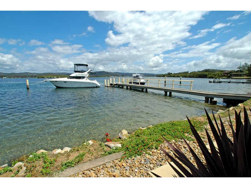 96 Helmsman Boulevard, St Huberts Island NSW 2257