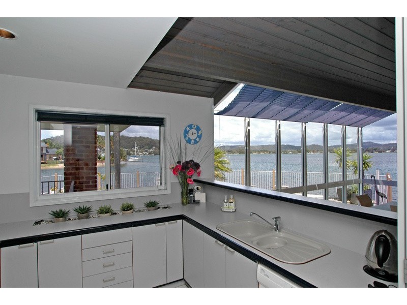96 Helmsman Boulevard, St Huberts Island NSW 2257