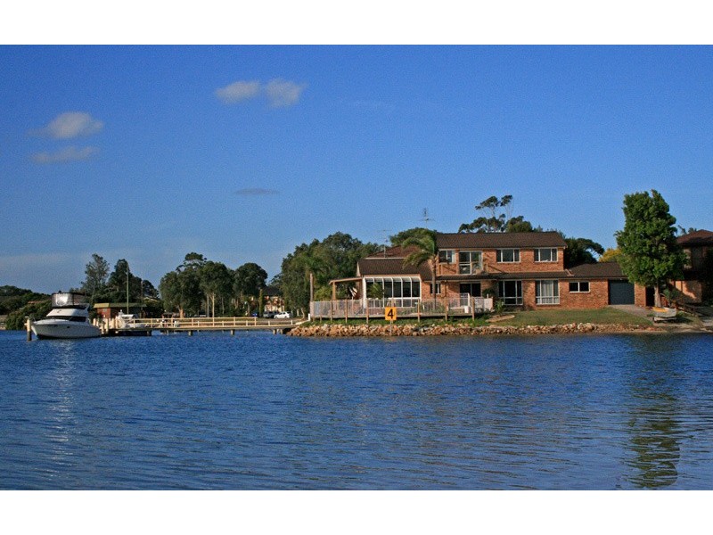 96 Helmsman Boulevard, St Huberts Island NSW 2257