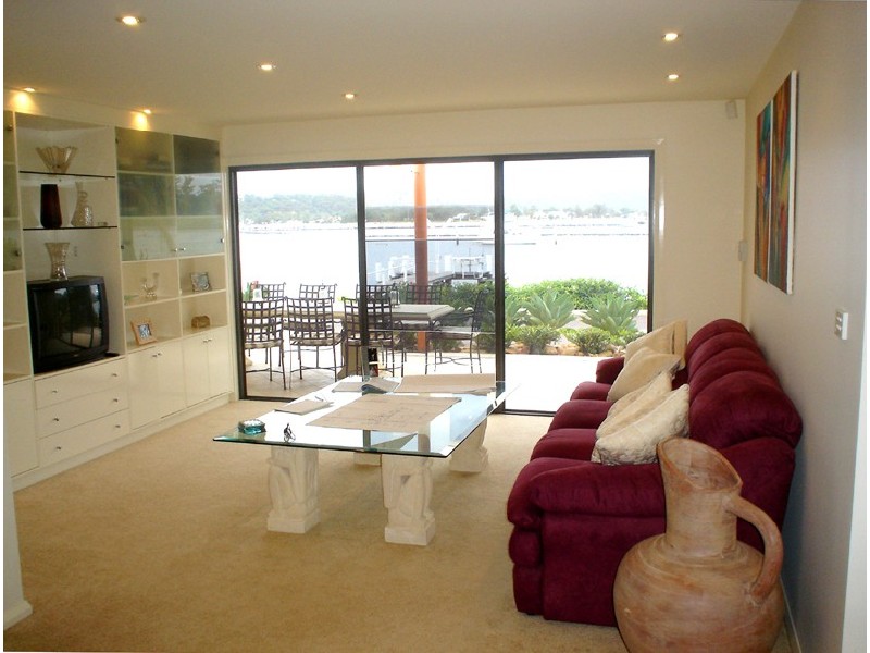 33 Nautilus Crescent, St Huberts Island NSW 2257