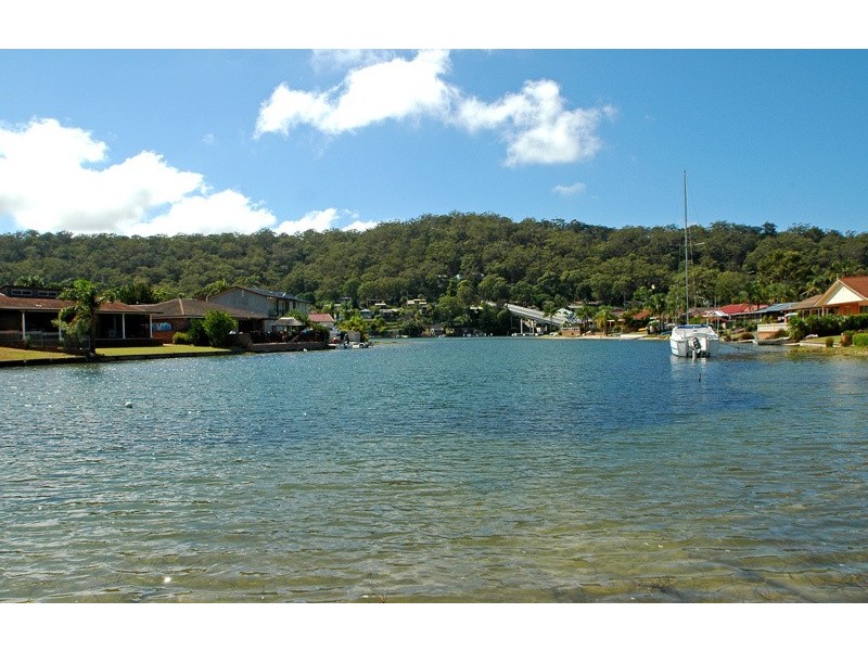 27 Helmsman Boulevard, St Huberts Island NSW 2257