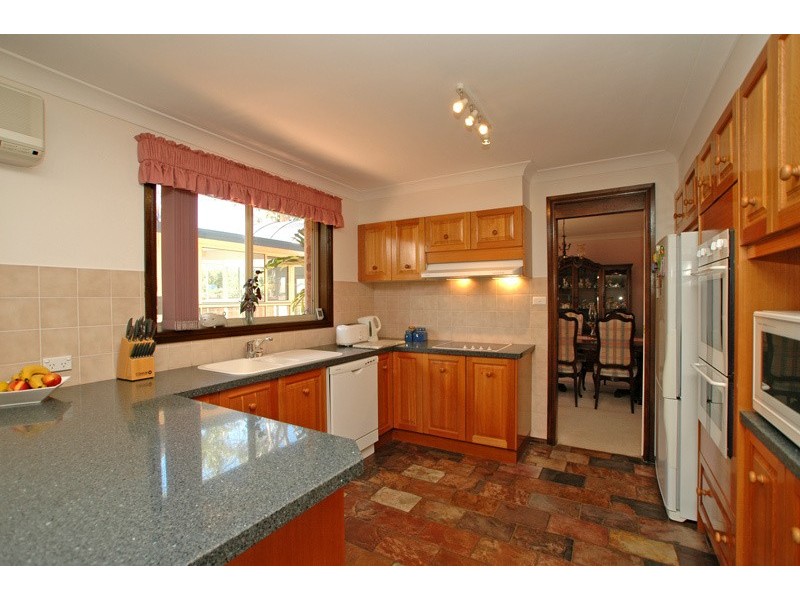 27 Helmsman Boulevard, St Huberts Island NSW 2257