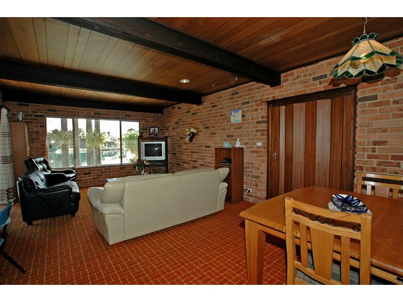 16 Cuttlefish Parade, St Huberts Island NSW 2257