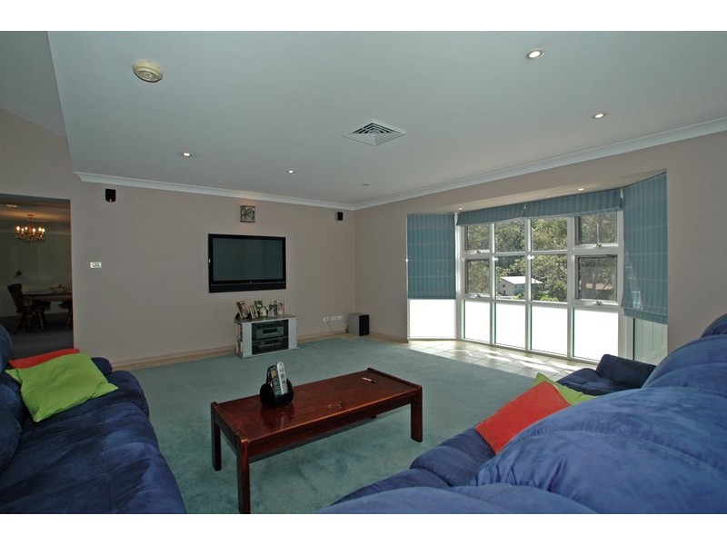 8 Kingsview Drive, Umina Beach NSW 2257