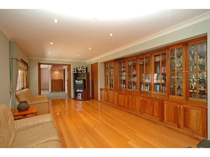 8 Kingsview Drive, Umina Beach NSW 2257