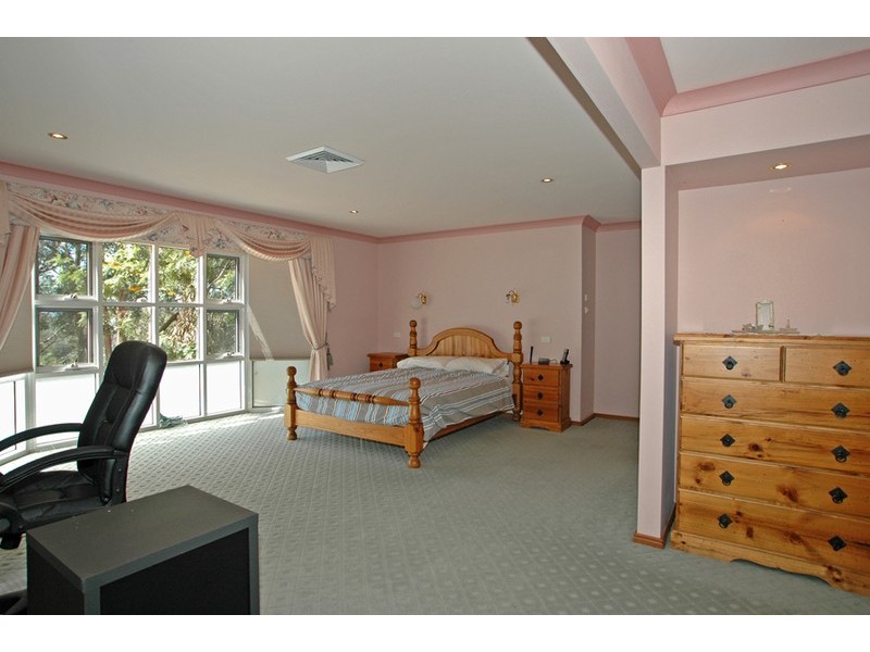 8 Kingsview Drive, Umina Beach NSW 2257