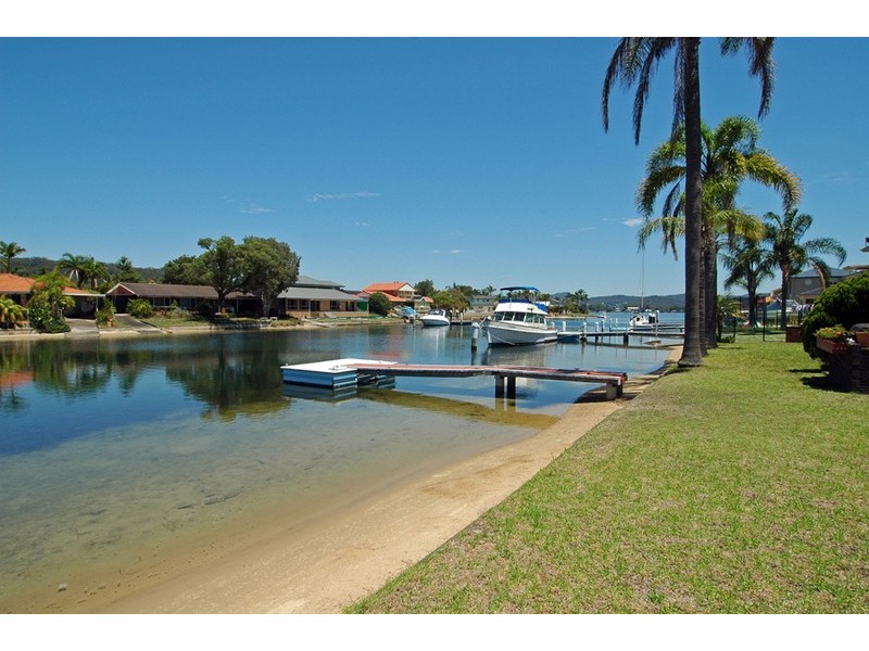 68 Helmsman Boulevard, St Huberts Island NSW 2257