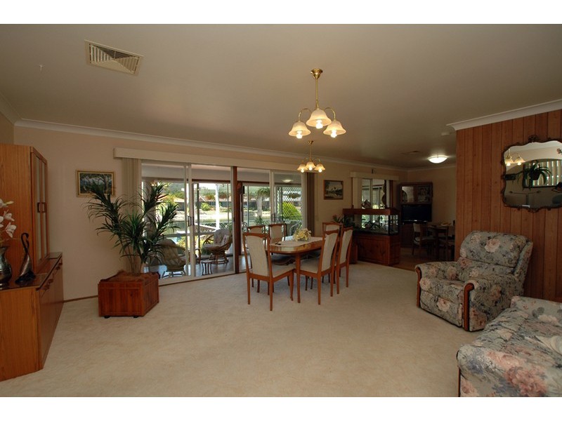 68 Helmsman Boulevard, St Huberts Island NSW 2257