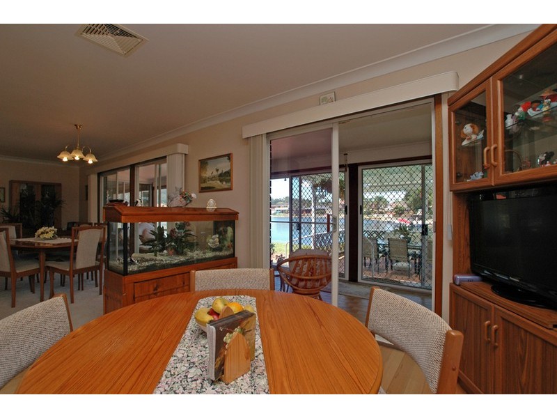 68 Helmsman Boulevard, St Huberts Island NSW 2257