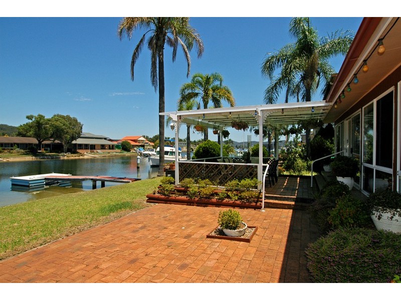 68 Helmsman Boulevard, St Huberts Island NSW 2257