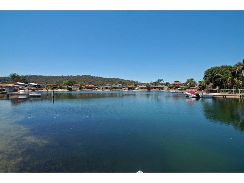 68 Helmsman Boulevard, St Huberts Island NSW 2257