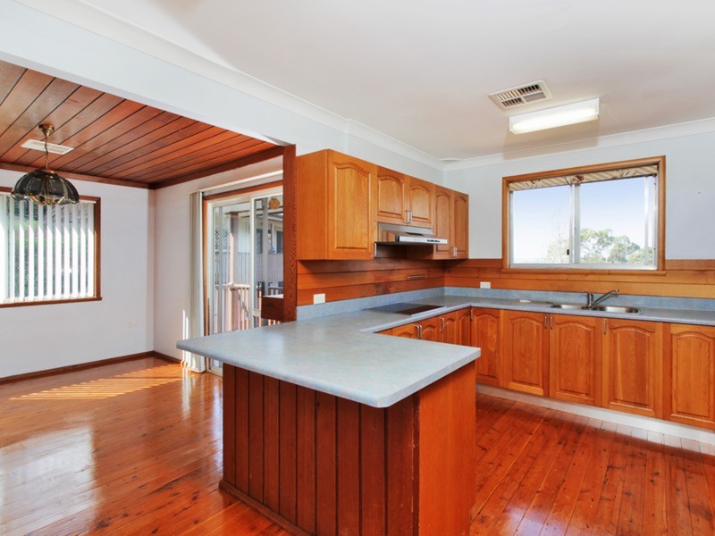 34 Sandstone Crescent, Tascott NSW 2250