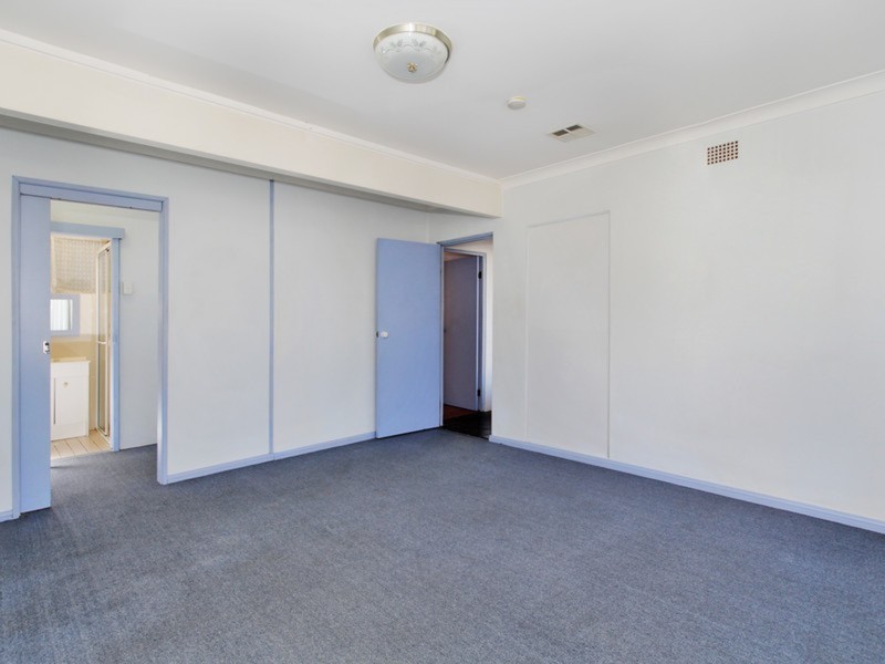 34 Sandstone Crescent, Tascott NSW 2250