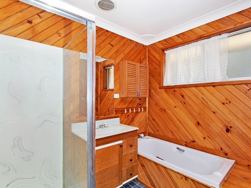 34 Sandstone Crescent, Tascott NSW 2250