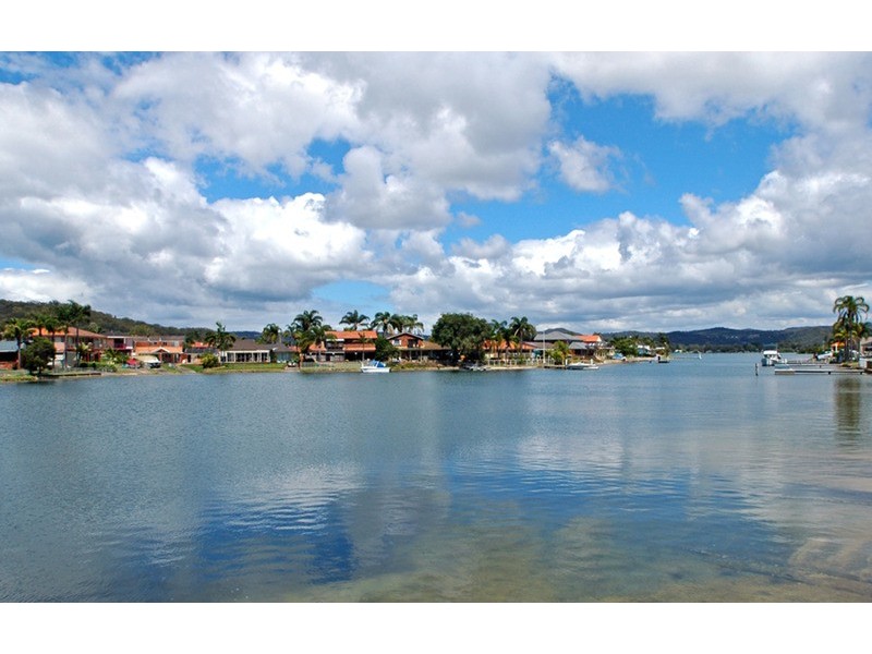 52 Helmsman Boulevard, St Huberts Island NSW 2257