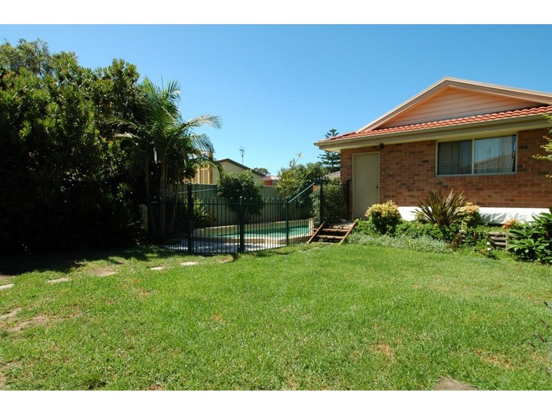 4 Poziers Avenue, Umina Beach NSW 2257