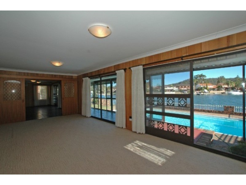 32 Helmsman Boulevard, St Huberts Island NSW 2257