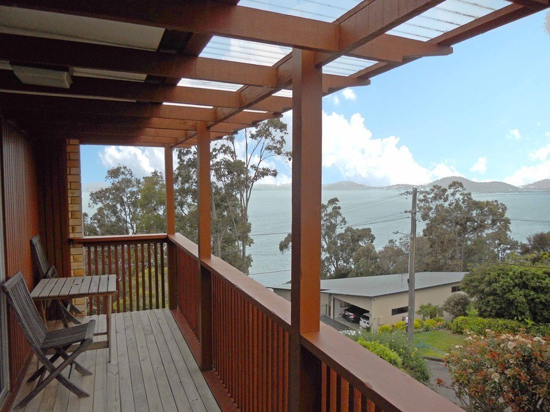 34 Sandstone Crescent, Tascott NSW 2250