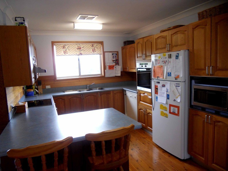 34 Sandstone Crescent, Tascott NSW 2250