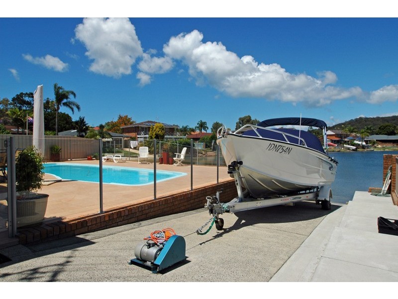 52 Helmsman Boulevard, St Huberts Island NSW 2257