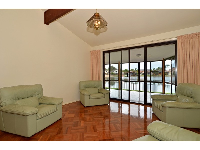 60 Helmsman  Boulevard, St Huberts Island NSW 2257