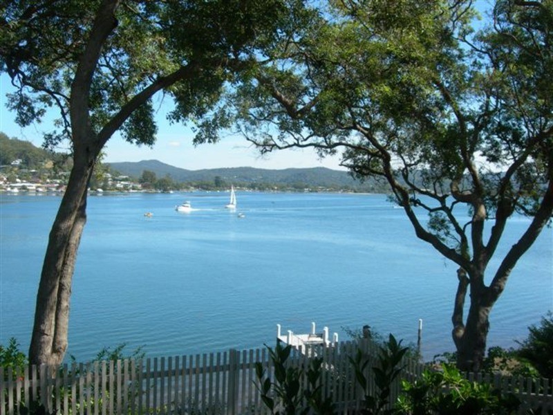 54  Daley Avenue, Daleys Point NSW 2257
