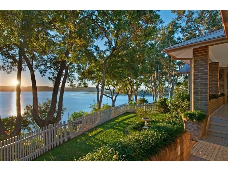54  Daley Avenue, Daleys Point NSW 2257
