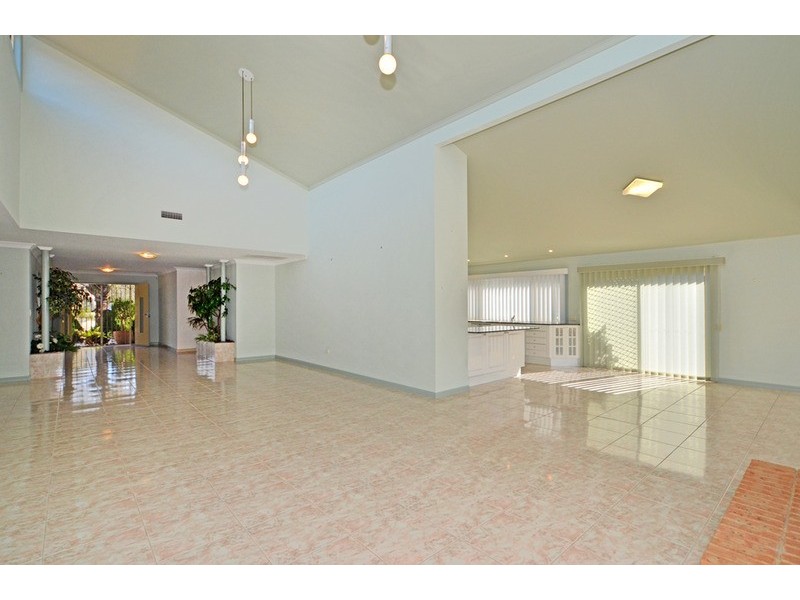 15 helmsman Boulevard, St Huberts Island NSW 2257