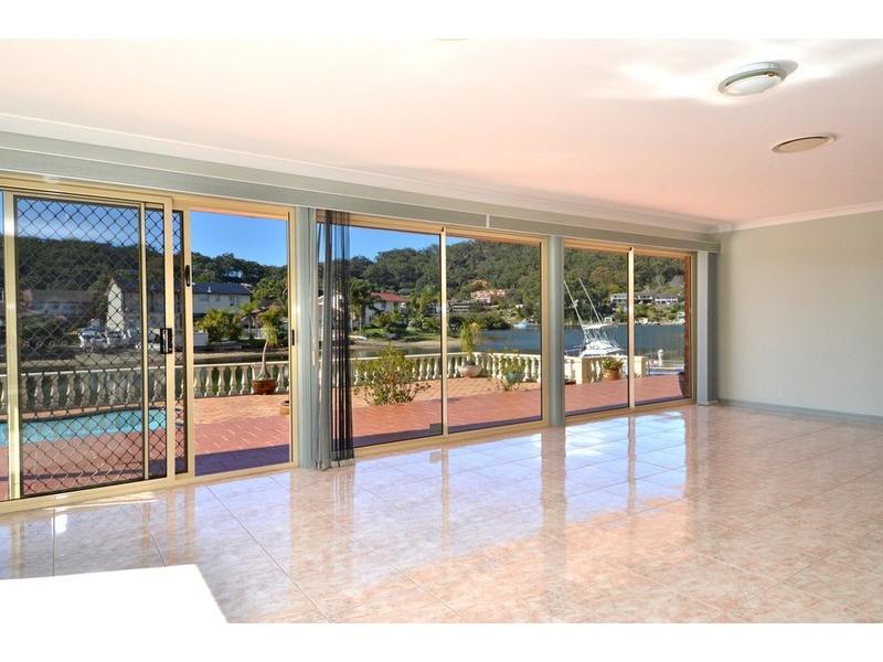 15 helmsman Boulevard, St Huberts Island NSW 2257