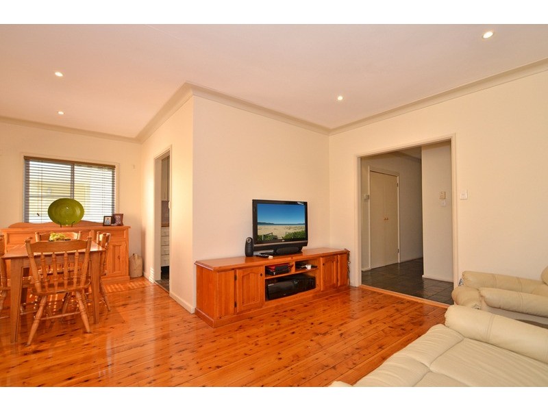 16 Inkerman Avenue, Woy Woy NSW 2256