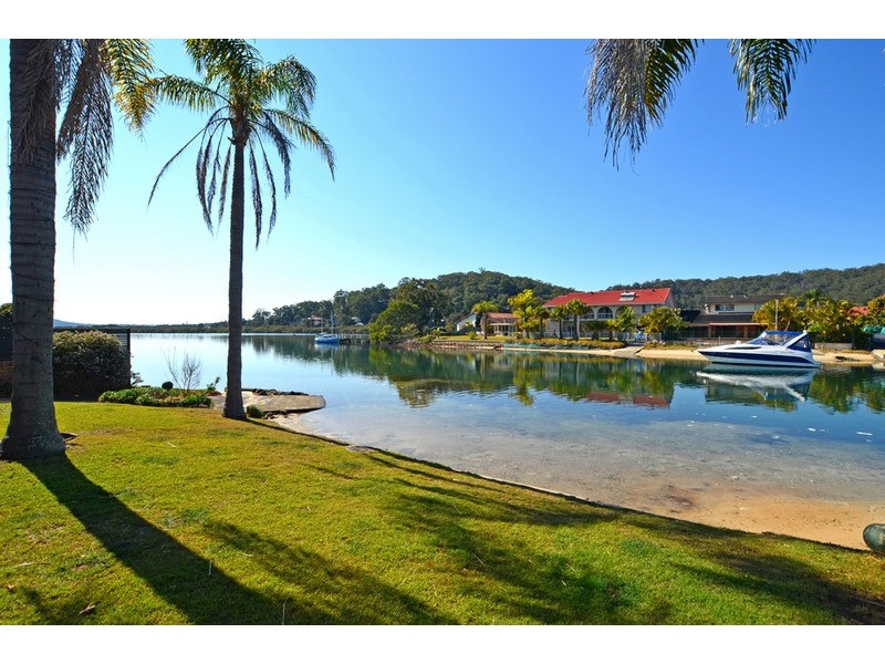 25 Nautilus Crescent, St Huberts Island NSW 2257