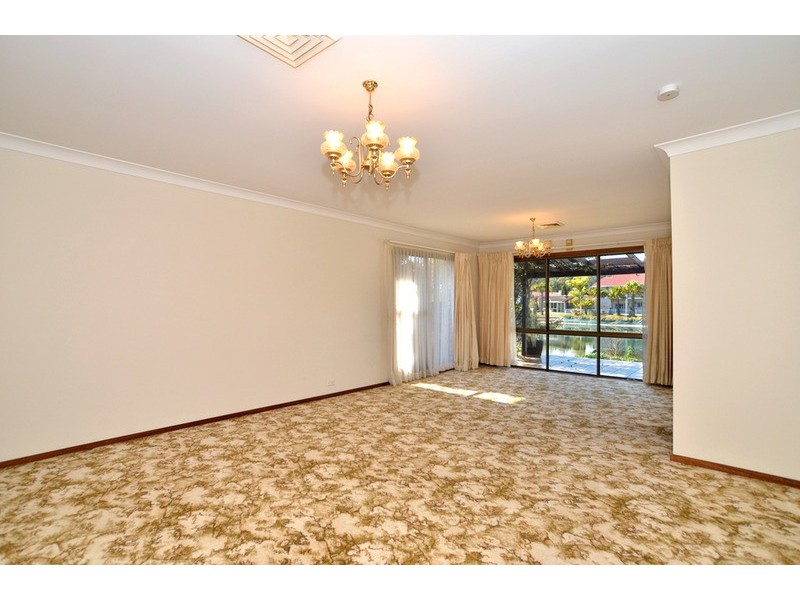 25 Nautilus Crescent, St Huberts Island NSW 2257