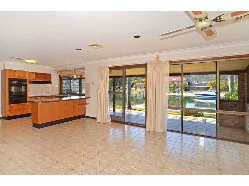 25 Nautilus Crescent, St Huberts Island NSW 2257